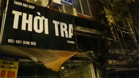 Hà Nội: Cháy lớn ở thẩm mỹ viện trên đường Kim Mã - 5 Cửa hàng thời trang bên cạnh bị cháy xém mặt ngoài tầng 1, hư hỏng một phần cửa cuốn