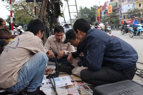 Nhà mạng dọn dẹp và đấu nối lại dây cáp cho gọn gàng