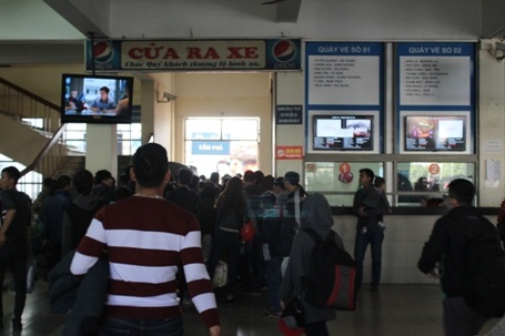 Khu vực cửa ra của bến Mỹ Đình