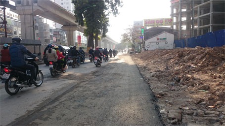 Để yên tâm, anh Sơn tạm thời đã phải chọn lộ trình khác để đi làm