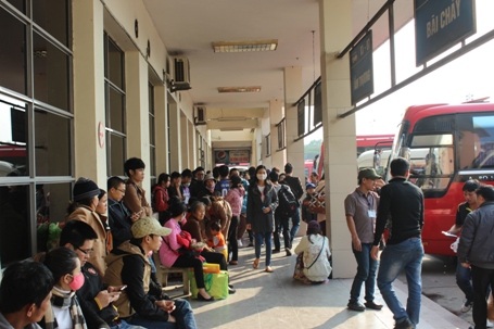 Hành lang phía sau bến xe Mỹ Đình