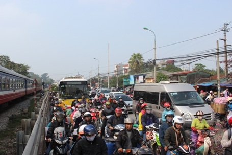 Đoạn đường đã nêm kín người và xe