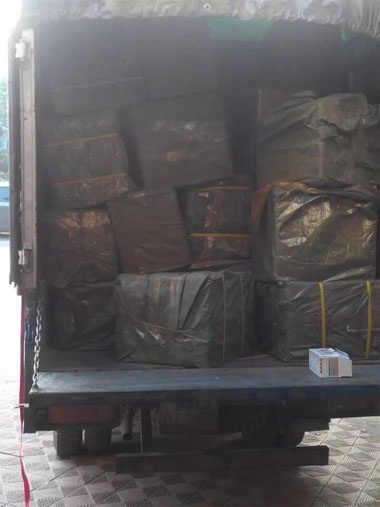Hà Nội: Bắt giữ lô linh kiện máy tính “khủng” không rõ nguồn gốc - 1 Xe chở gần 100 thùng carton chứa nhiều linh kiện máy tính bị bắt giữ