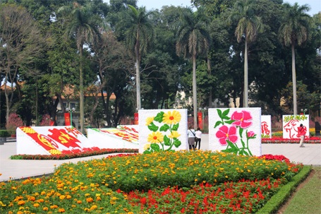 Những "bức tranh hoa" khắp phố phường Hà Nội - 6 Bức tranh hoa lỗng lẫy tại Công viên Lê Nin