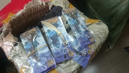 Thu giữ 2300 móc chìa khóa có hình vũ khí sát thương