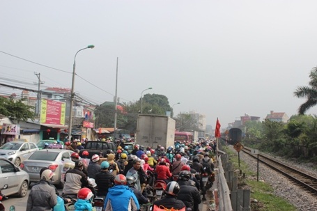 Đoạn đường đã nêm kín người và xe