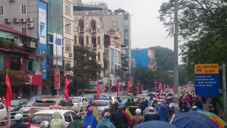 Sáng nay, những tuyến đường quanh di tích Văn Miếu - Quốc Tử Giám ùn tắc nhiều giờ