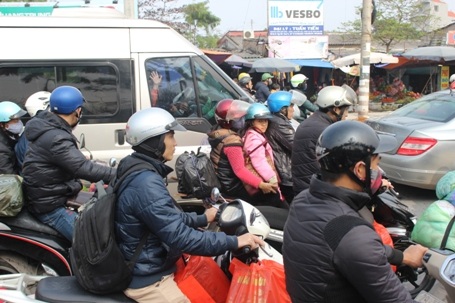 Đoạn đường đã nêm kín người và xe