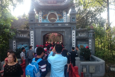 Du xuân đầu năm, “choáng váng” vì giá gửi xe cao ngất ngưởng - 4 Vé xe máy được sử dụng tại bãi trông giữ xe khu vực phủ Tây Hồ - Hà Nội...