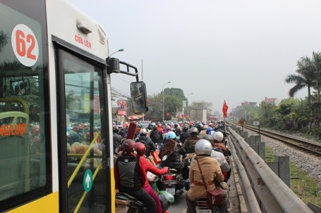 Đoạn đường đã nêm kín người và xe