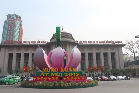 Những "bức tranh hoa" khắp phố phường Hà Nội - 3 Bức tranh hoa lỗng lẫy tại Công viên Lê Nin