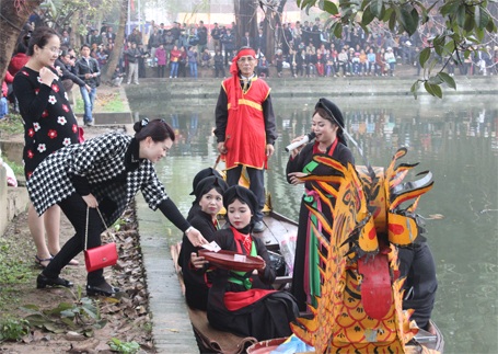 Vừa hát vừa xin tiền...