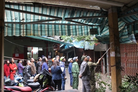 Cả khu chợ này bị phen hú vía...