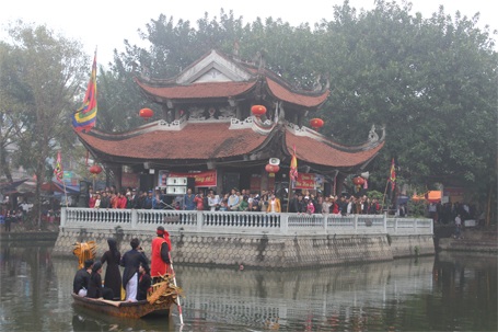 Các liền anh, liền chị vẫn công khai ngửa nón xin tiền khi hát...