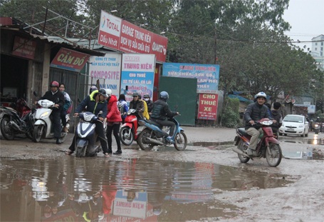 Con đường khổ ải này sẽ được hoàn thiện mặt đường trước 30/4/2015