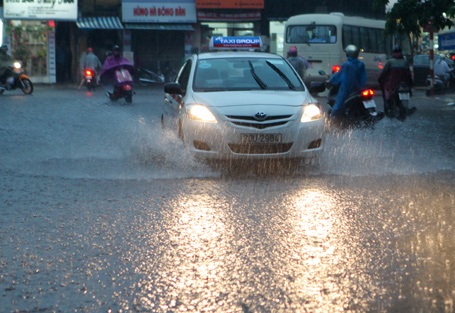 Miền Bắc mưa giông rải rác đến cuối tuần - 1 Dự báo khu vực miền Bắc sẽ xuất hiện mưa giông rải rác đến cuối tuần