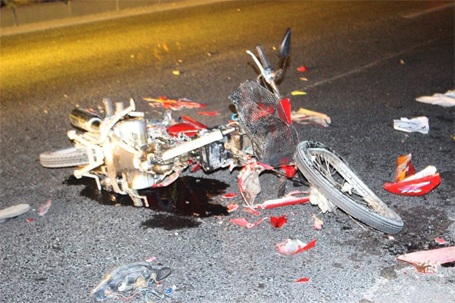 Chiếc xe máy bị vỡ vụn (ảnh CTV cung cấp)