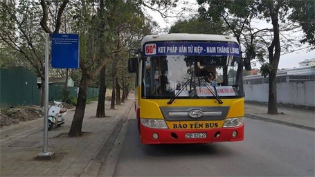 Hà Nội: Vì sao chung cư giá rẻ cho sinh viên “ế khách”? - 7 Hiện chỉ có 1 tuyến xe buýt duy nhất nối khu nhà ở sinh viên này với trung tâm thành phố.