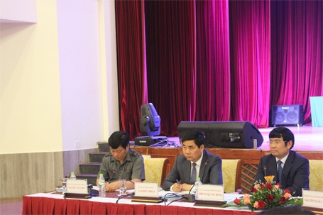 Muốn phát triển nông nghiệp phải để doanh nghiệp “nhảy vào” - 3 Bộ trưởng Cao Đức Phát (giữa) nhất trí với đề án của tỉnh Vĩnh Phúc