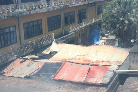 Hà Nội: 7 xe cứu hỏa dập đám cháy tại công ty in - 5 Mái tôn nhà xưởng bị hư hỏng nặng