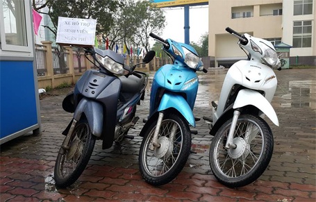 Hà Nội: Vì sao chung cư giá rẻ cho sinh viên “ế khách”? - 11 Xe ôm miễn phí chở sinh viên ra bến xe buýt.