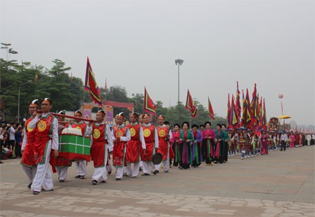 Chủ tịch nước cùng nhân dân dâng hương tưởng nhớ các Vua Hùng - 4 Chủ tịch nước Trương Tấn Sang cùng các vị lãnh đạo Đảng, Nhà nước, tỉnh Phú Thọ...
