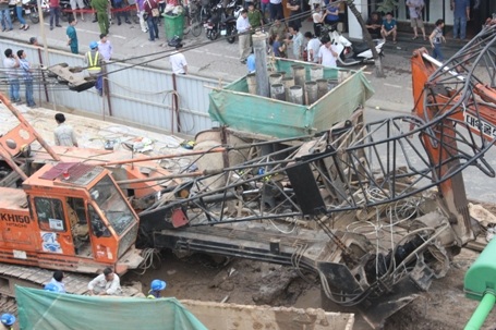 Chân đế bật lên...