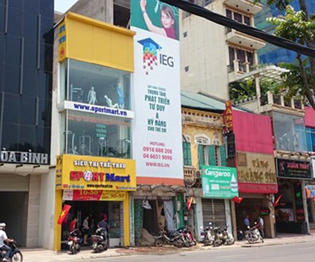 Hà Nội: Cửa hàng dụng cụ thể thao bốc cháy giữa trưa - 3 Ngôi nhà màu vàng - nơi bà hỏa viếng thăm