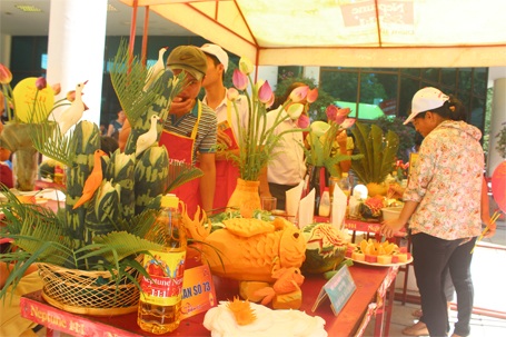 100 mâm cơm gia đình Việt đẹp như “rồng bay, phượng múa” - 2 Thiết kế khá công phu...