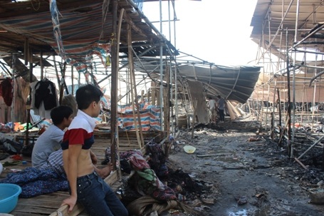 Công nhân vẫn còn bàng hoàng sau vụ cháy lớn