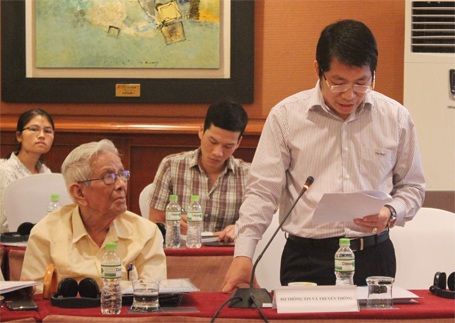 “Quay lưng với thân phận con người, báo chí sẽ không còn độc giả” - 2 Ông Lưu Đình Phúc (đứng) đang phát biểu tại Hội thảo