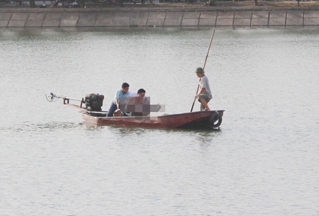 Hà Nội: Người đàn ông chết dưới hồ Linh Đàm, tay vẫn cầm kính bơi - 2 Đến 17h chiều nay (5/6)