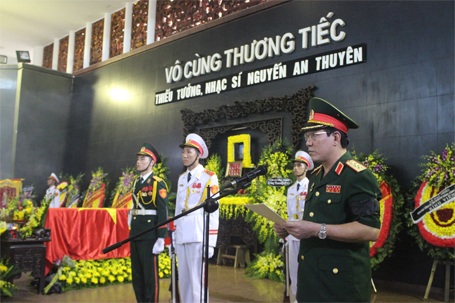 Người thân khóc nghẹn bên linh cữu nhạc sỹ An Thuyên