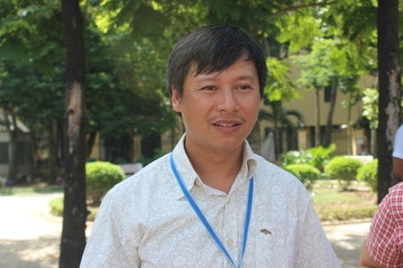 Ông Tuấn trao đổi với PV Dân trí