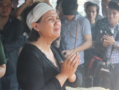 Nước mắt tiếc thương tại lễ tang nhạc sỹ An Thuyên - 13 Những giọt nước mắt tiếc thương tại lễ an táng nhạc sỹ An Thuyên...