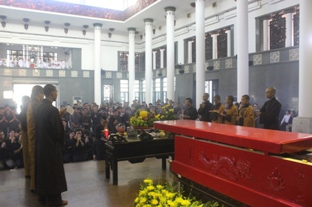 Từ 7h gia đình làm lễ nhập quan