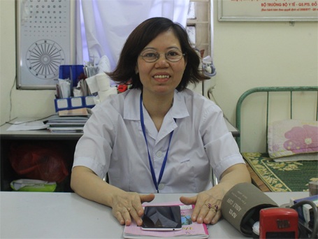 Hà Nội: Cứu sống bé trai sơ sinh bị bỏ rơi trong thùng xốp - 2 Bác sỹ Nguyễn Thị Kim Hoa trao đổi với PV Dân trí