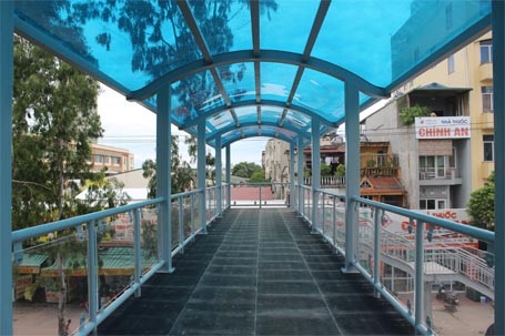 Hà Nội: Cầu vượt ở bệnh viện K "ra đời" sau bức “tâm thư” đã hoàn thành - 5 Có mái vòm che nắng, mưa