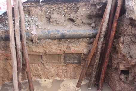 Vẫn để lộ nhiều tiểu trong lòng đất