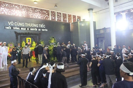 Bắt đầu làm lễ viếng (7h30)