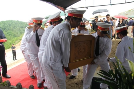 Di chuyển linh cữu về nơi an táng