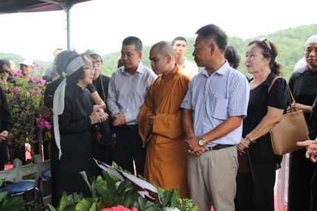 Ban lãnh đạo nghĩa trang Lạc Hồng Viên chia buồn cùng gia đình