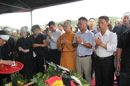 Đạo diễn Tất Bình thành kính tiếc thương NSND Đình Quang