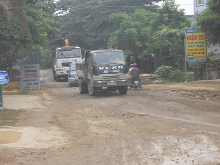 Quốc lộ 12B xuống cấp nghiêm trọng - 5