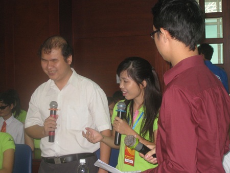 Các thủ khoa “Cùng hòa nhịp con tim” với thanh niên khuyết tật - 2