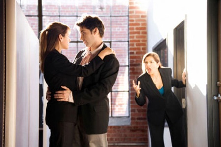 5 cách tránh rơi vào “bẫy tình” nơi công sở - 1 5 cách tránh rơi vào “bẫy tình” nơi công sở - 1