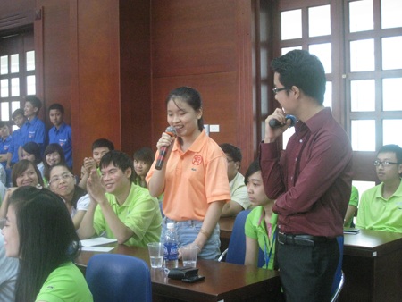 Các thủ khoa “Cùng hòa nhịp con tim” với thanh niên khuyết tật - 3