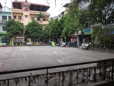 Hà Nội: Người dân khốn khổ vì chợ cóc họp giữa lòng đường - 11 Hà Nội: Người dân khốn khổ vì chợ cóc họp giữa lòng đường - 11