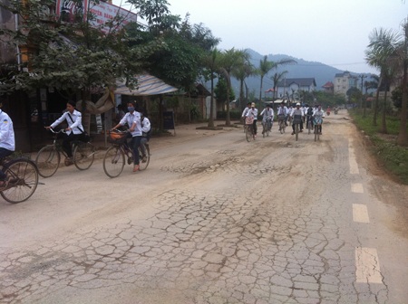 Hãi hùng khi đi qua tuyến đường tử thần tại Sóc Sơn