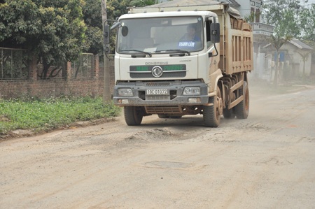 Hãi hùng khi đi qua tuyến đường tử thần tại Sóc Sơn